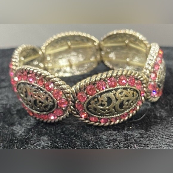 Pretty Pink Crystals in Oval Silver Medallions & Black Accents Stretch Bracelet - Picture 2 of 7